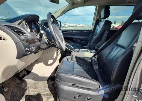 2016 Chrysler Town & Country Touring z USA, uszkodzony, nr VIN 2C4RC1BG9GR299079